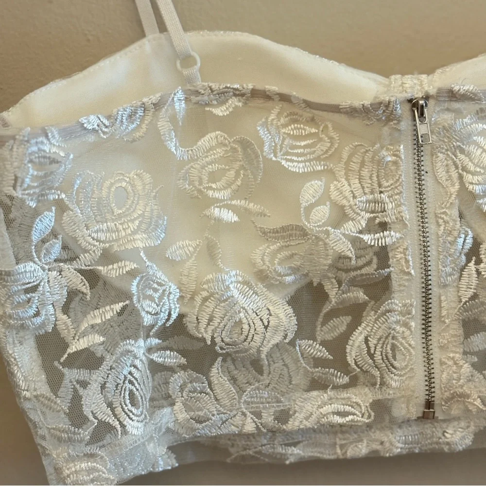 4/$20➡️  Sheer White Floral Lace Bustier with Zip Back – Size Large 20" PTP EUC - Picture 9 of 13